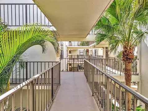 20401 NE 30th Avenue Aventura FL 33180