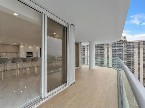19707 Turnberry Way Aventura FL 33180