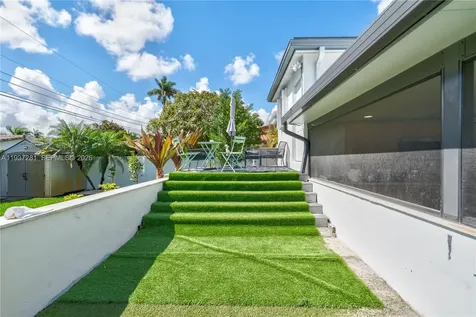 1016 NE 4th Court Hallandale Beach FL 33009