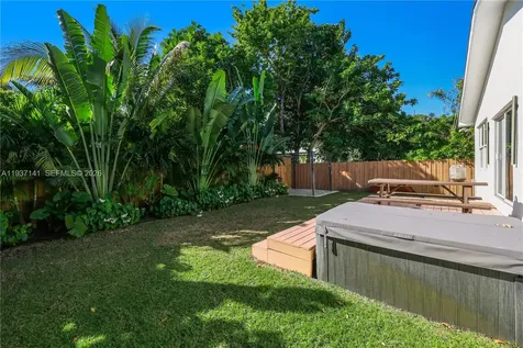 254 NW 43rd Street Miami FL 33127