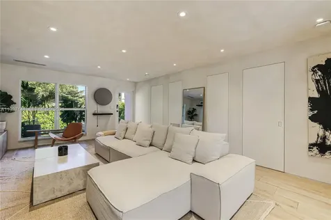 254 NW 43rd Street Miami FL 33127