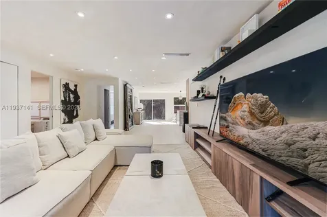 254 NW 43rd Street Miami FL 33127