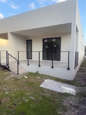 1730 NW 16th Street Miami FL 33125