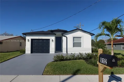 912 W 10th Street Riviera Beach FL 33404