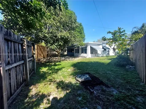 4571 NW 19th Way Tamarac FL 33309