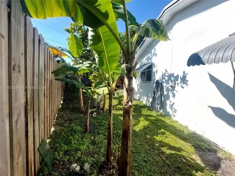 4571 NW 19th Way Tamarac FL 33309