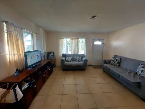 4571 NW 19th Way Tamarac FL 33309