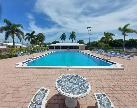 4571 NW 19th Way Tamarac FL 33309