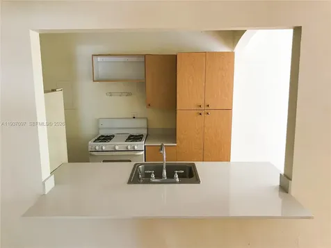 700 W 51st Street Miami Beach FL 33140