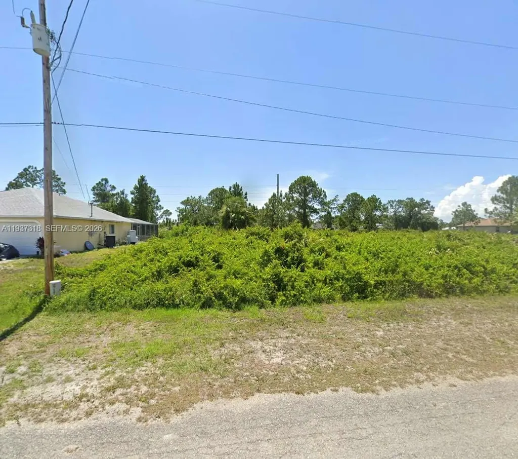 832 Dawhert Avenue S Lehigh Acres FL 33974
