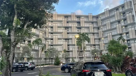 20500 W Country Club Drive Aventura FL 33180