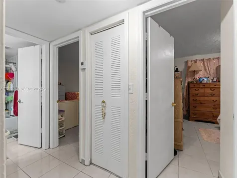 1655 W 44th Place Hialeah FL 33012
