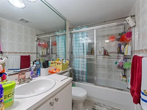 1655 W 44th Place Hialeah FL 33012