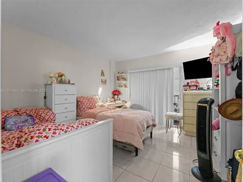 1655 W 44th Place Hialeah FL 33012