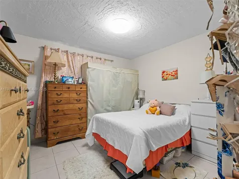 1655 W 44th Place Hialeah FL 33012