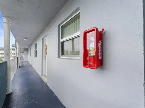 1655 W 44th Place Hialeah FL 33012