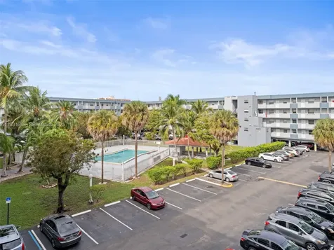 1655 W 44th Place Hialeah FL 33012