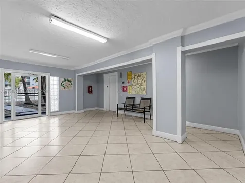 1655 W 44th Place Hialeah FL 33012