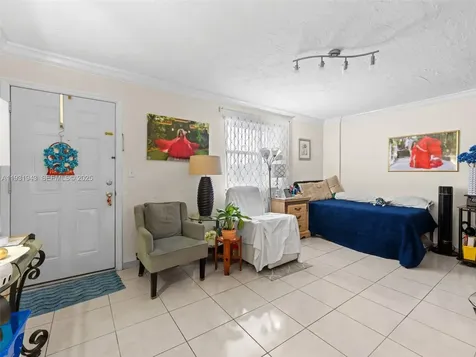 1655 W 44th Place Hialeah FL 33012
