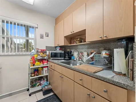 1655 W 44th Place Hialeah FL 33012