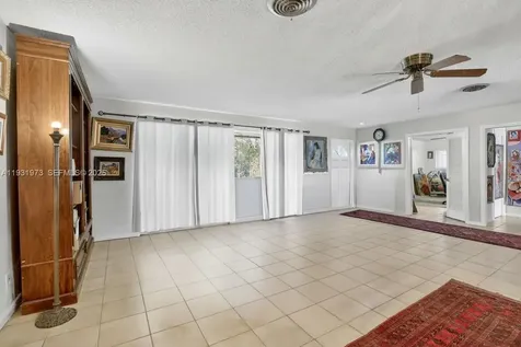 1051 W Tropical Way Plantation FL 33317
