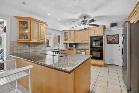 1051 W Tropical Way Plantation FL 33317