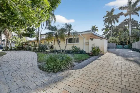 1051 W Tropical Way Plantation FL 33317