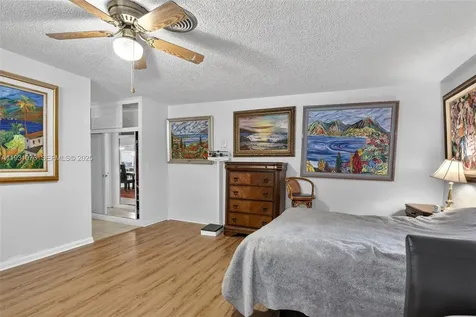 1051 W Tropical Way Plantation FL 33317