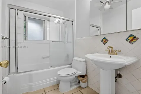 1051 W Tropical Way Plantation FL 33317