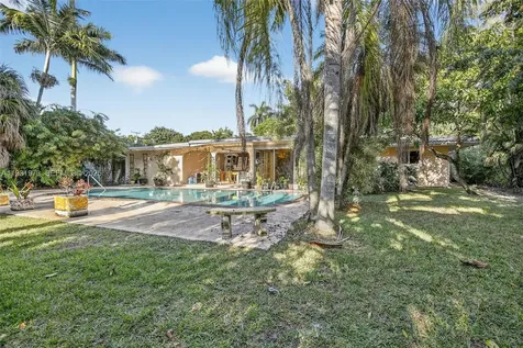 1051 W Tropical Way Plantation FL 33317