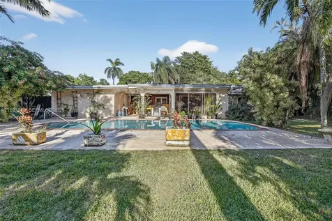 1051 W Tropical Way Plantation FL 33317