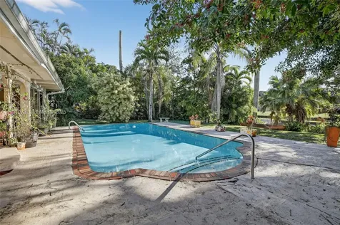 1051 W Tropical Way Plantation FL 33317