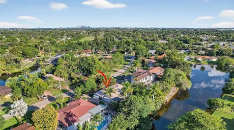 1051 W Tropical Way Plantation FL 33317