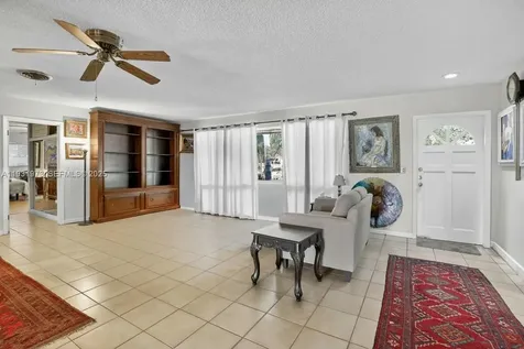 1051 W Tropical Way Plantation FL 33317