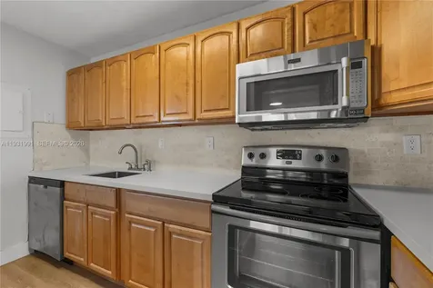 455 S Pine Island Road Plantation FL 33324
