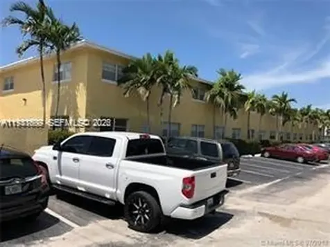 4051 NE 13th Avenue Oakland Park FL 33334