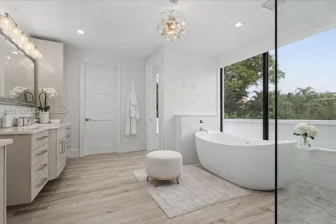 3800 Crayton Road Naples FL 34103