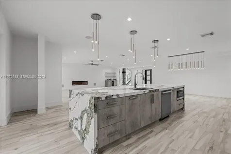 3800 Crayton Road Naples FL 34103