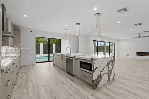 3800 Crayton Road Naples FL 34103