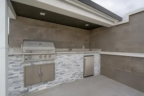 3800 Crayton Road Naples FL 34103