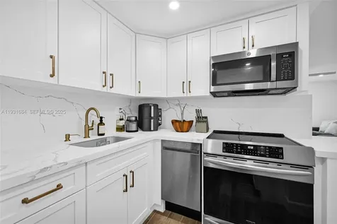 8609 SW 68th Court Pinecrest FL 33156