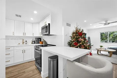 8609 SW 68th Court Pinecrest FL 33156