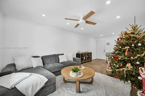 8609 SW 68th Court Pinecrest FL 33156