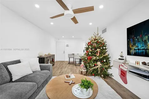 8609 SW 68th Court Pinecrest FL 33156
