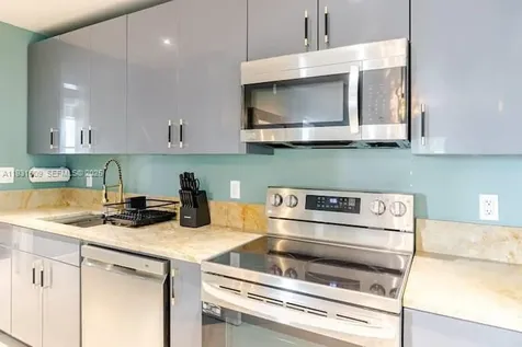 1020 6th Street Miami Beach FL 33139