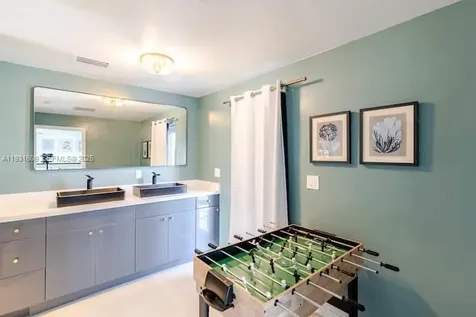 1020 6th Street Miami Beach FL 33139