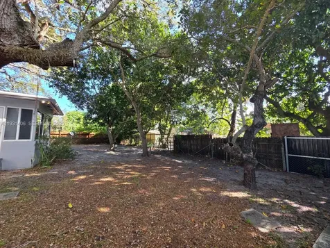 530 NE 132nd Terrace North Miami FL 33161
