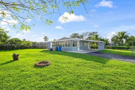 4685 SW 33rd Drive West Park FL 33023