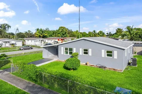 4685 SW 33rd Drive West Park FL 33023
