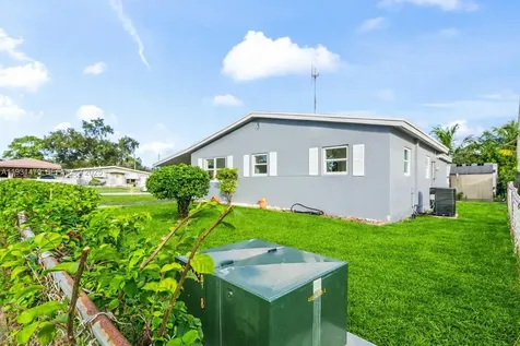 4685 SW 33rd Drive West Park FL 33023